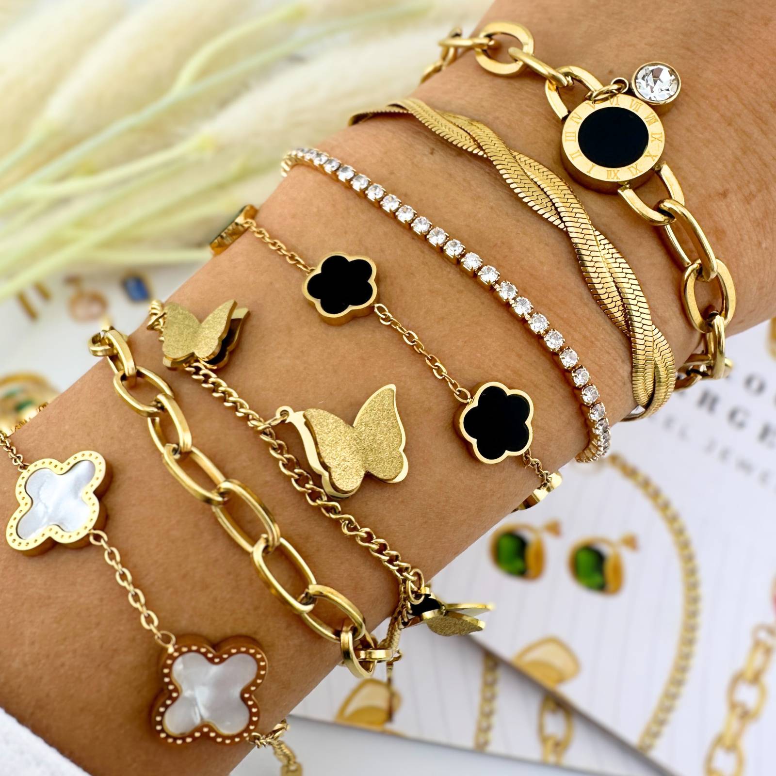 Elegant Gold Chain Bracelet 1
