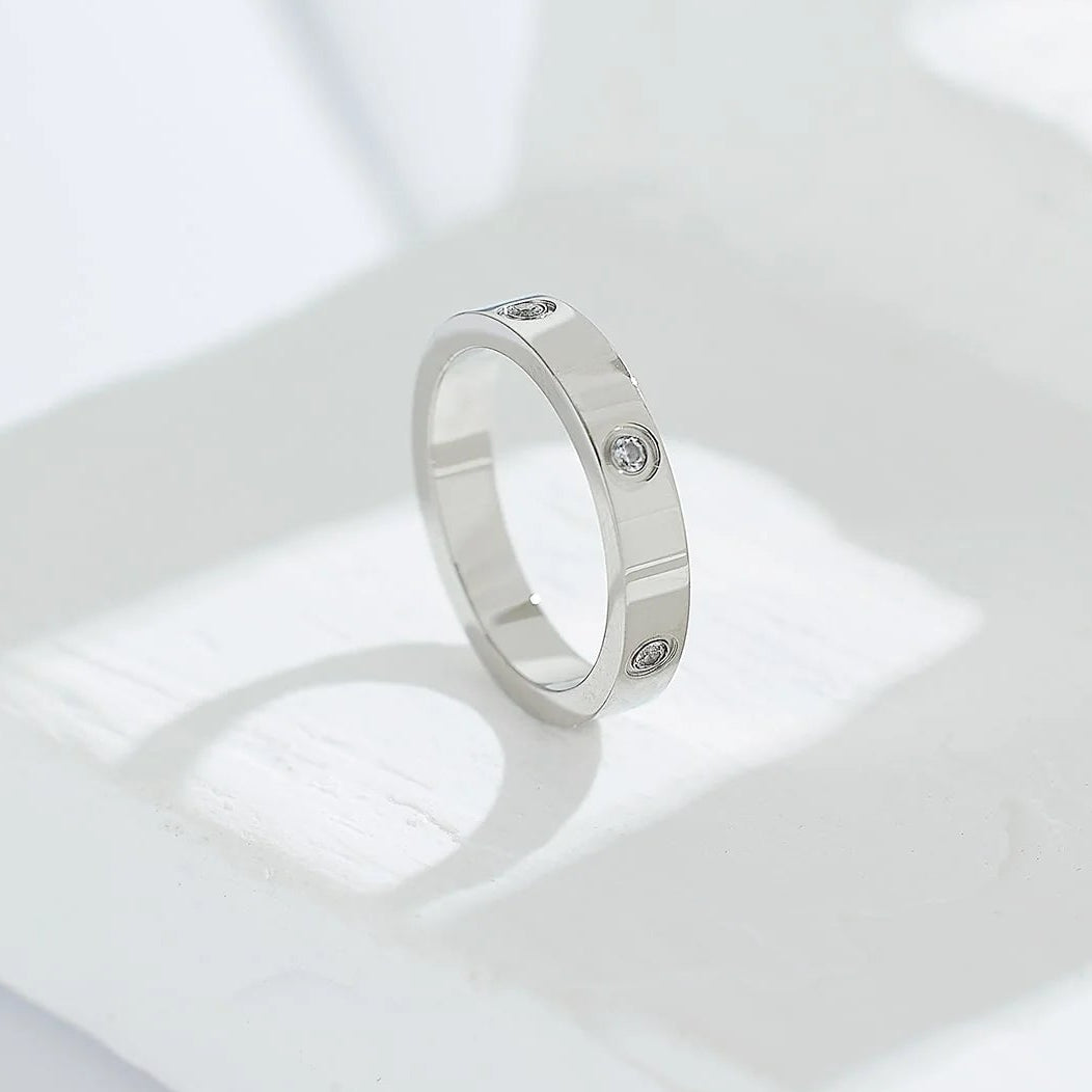 silver ring with zircon stone size 7