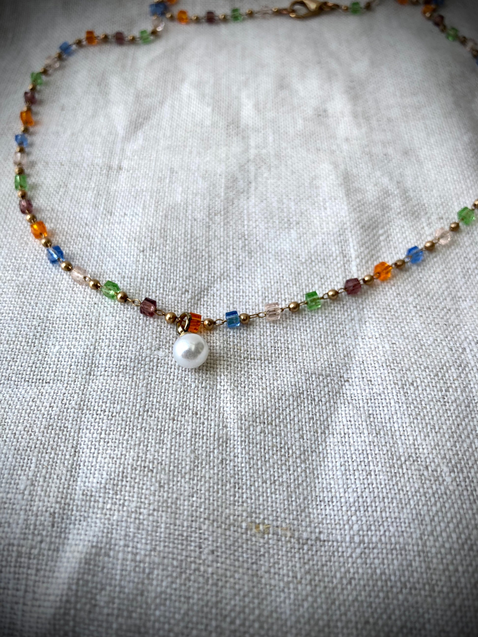 Delicate pearl pendant beaded chain