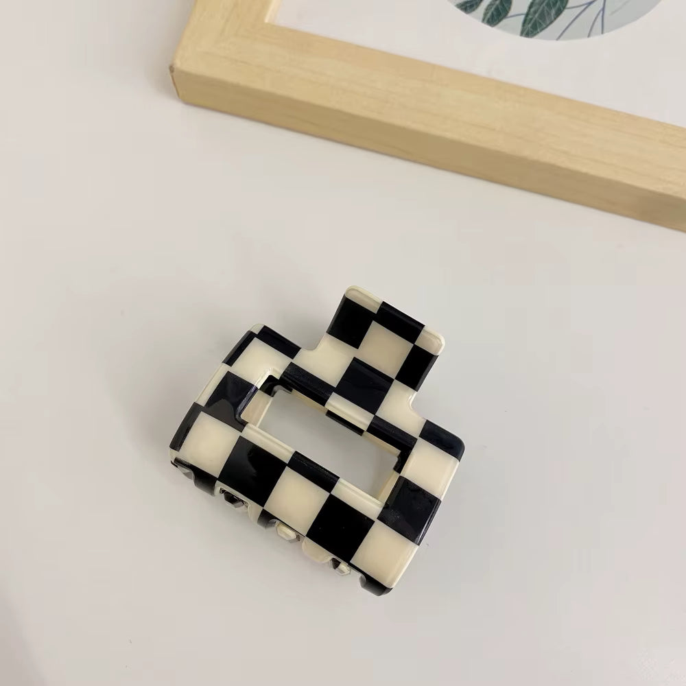 Small Black & White Minimalist Hair Claw – Strong Hold Acrylic Clip
