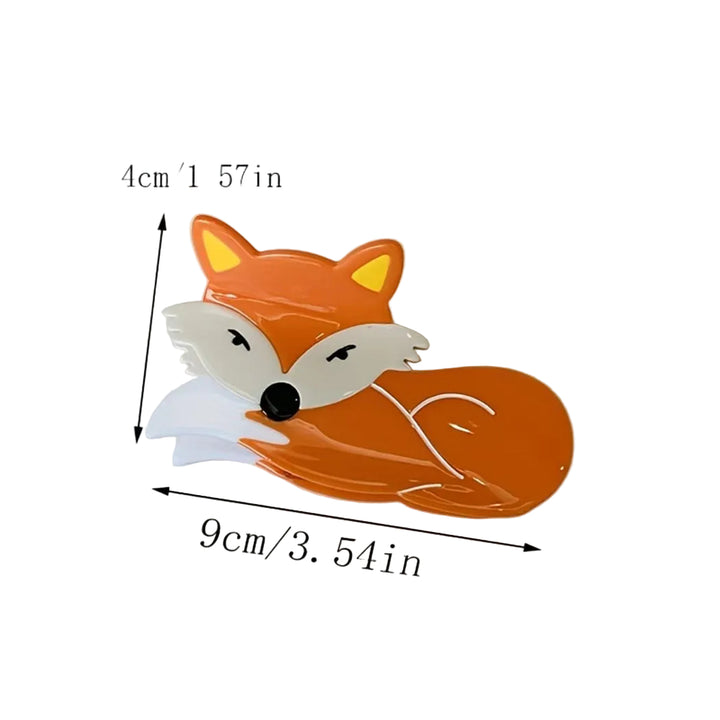 Fox-shaped ohair claw with measurements on a white background
