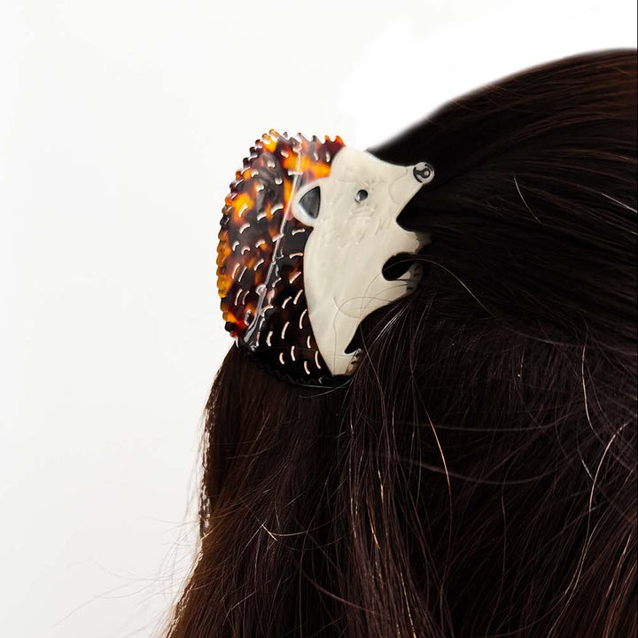 Hedgehog hair claw on a person&
