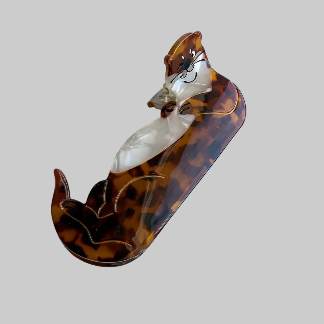brown otter hair claw