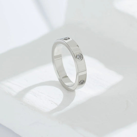 silver ring with zircon stone size 7