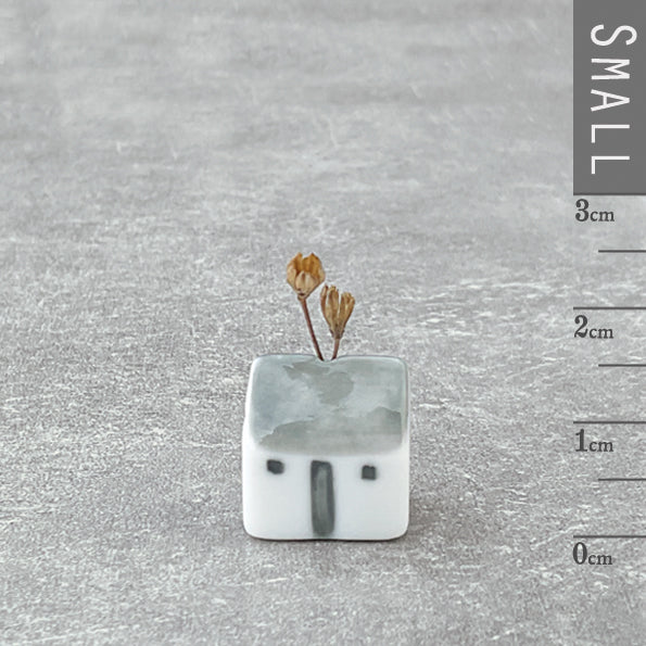 Small Porcelain cottage 3