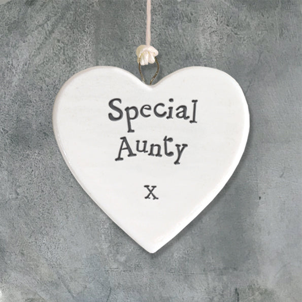Heart-shaped plaque with 'Special Aunty' text on a gray background