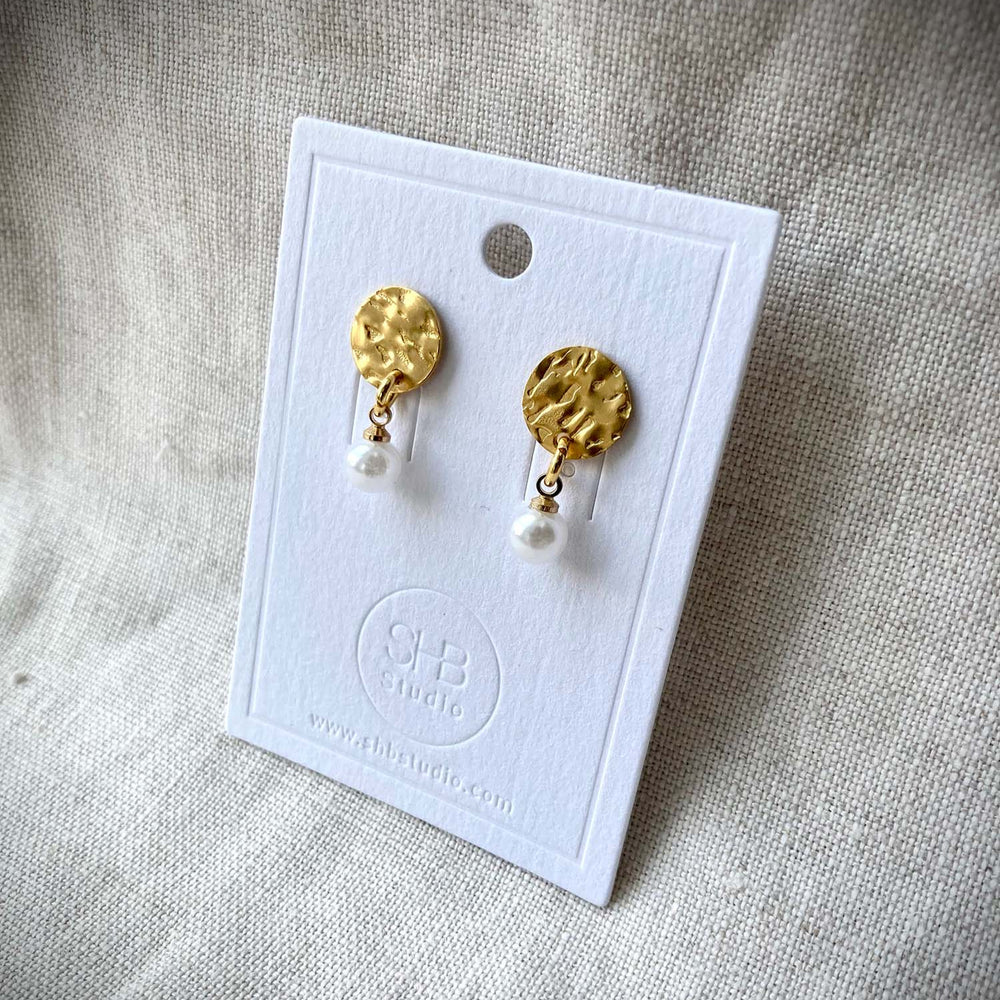Minimal Gold Circle & Pearl Earrings 1
