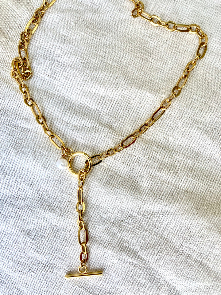 gold necklace with white pearl 