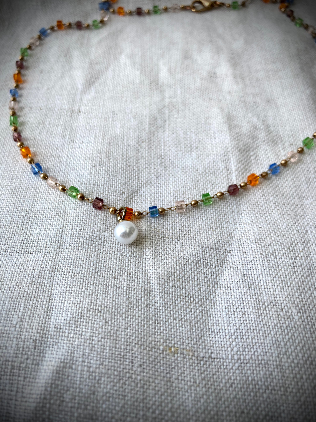 Delicate pearl pendant beaded chain