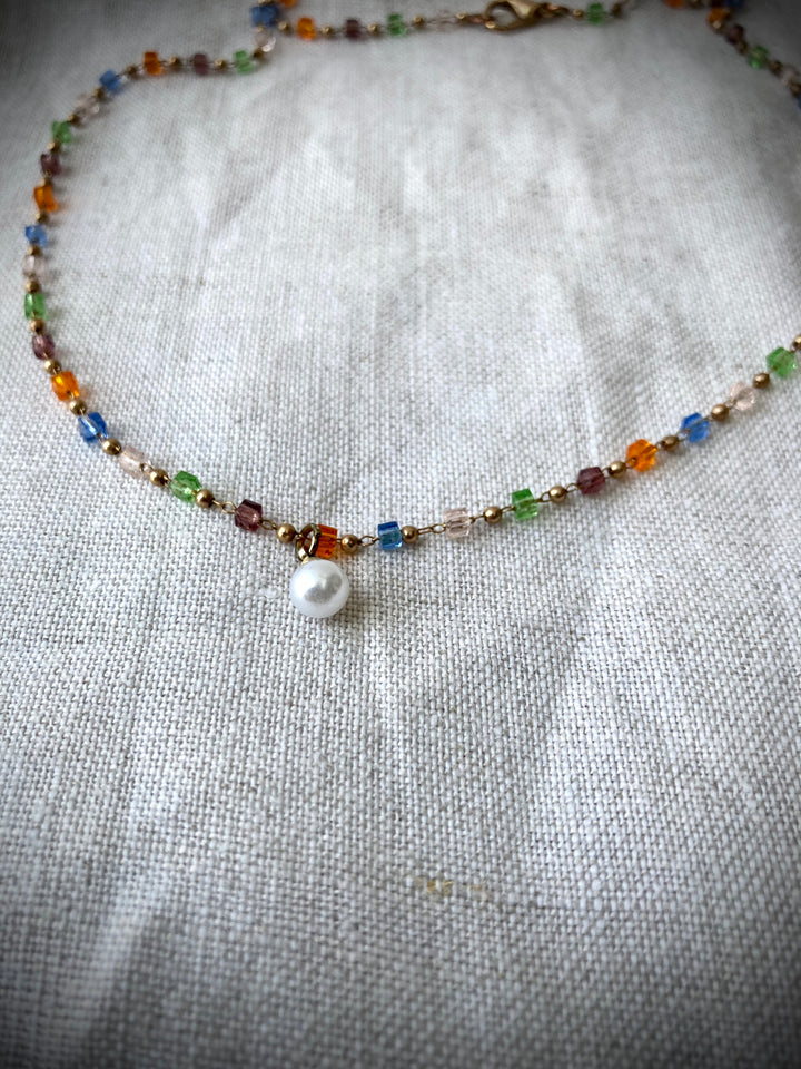 Delicate pearl pendant beaded chain