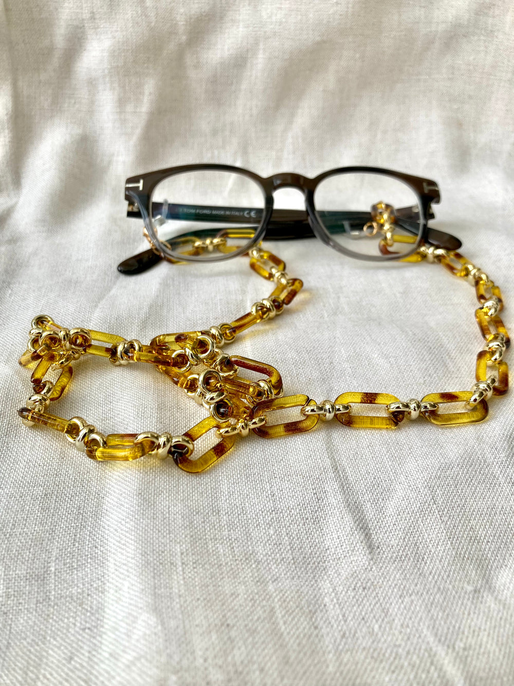 Stylish eyeglass chain design