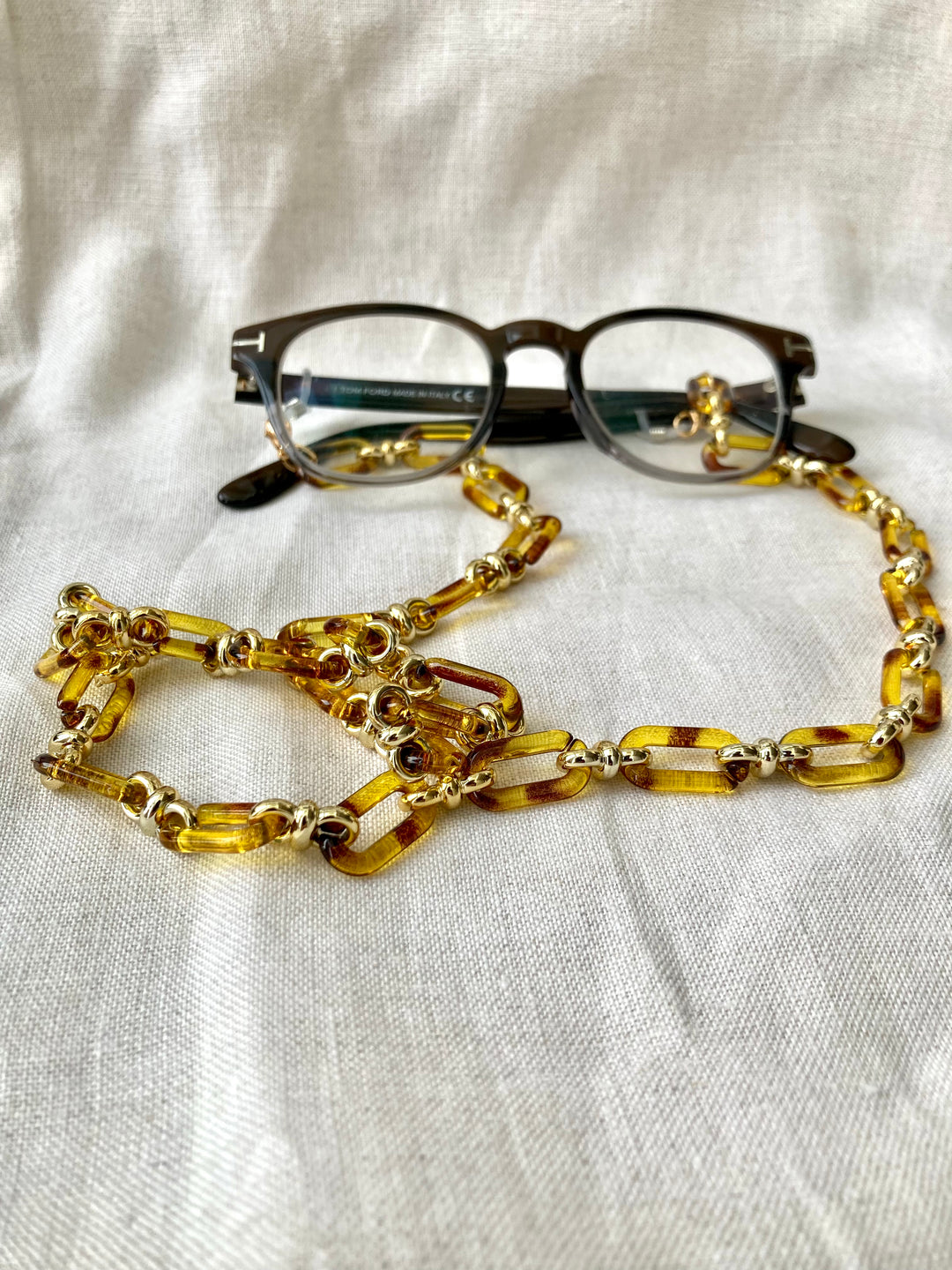 Stylish eyeglass chain design