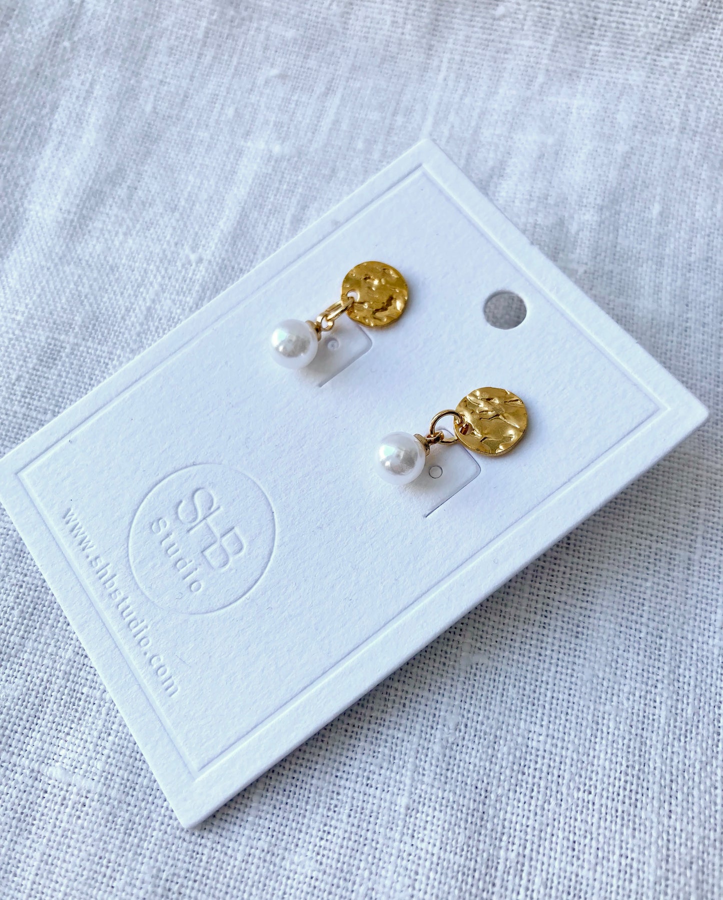 Minimal Gold Circle & Pearl Earrings