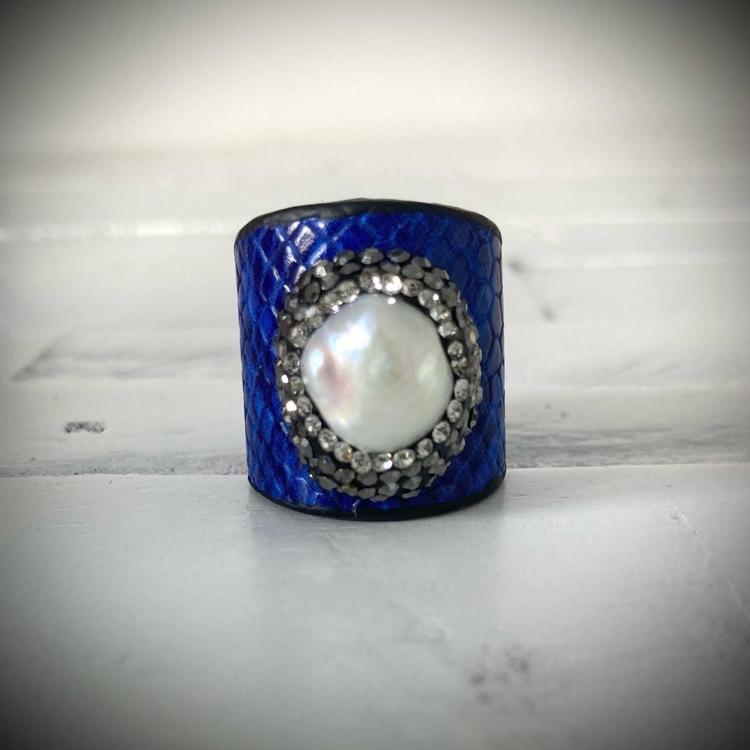 Statement pearl and crystal ring