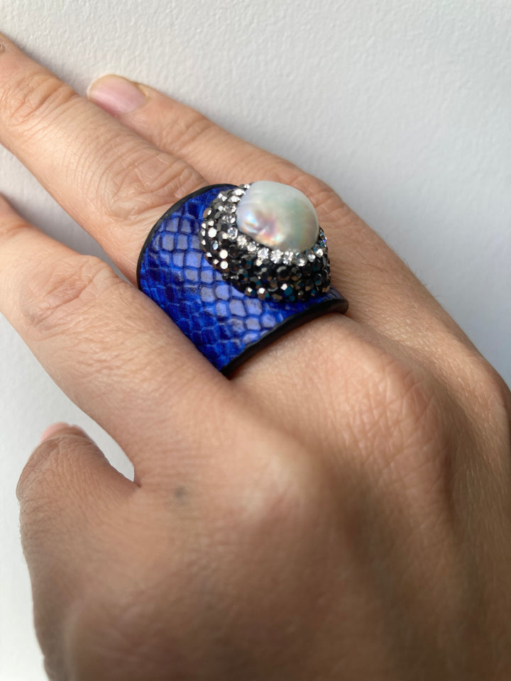 blue ring with small pearl 